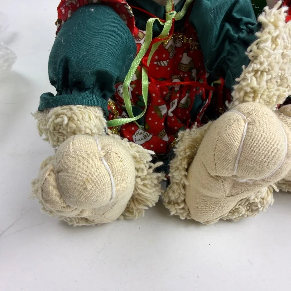 House of Lloyd Christmas Around The World Hip & Hop Bunny Figurines 542064